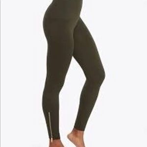 Spanx Look at Me Now zippered Leggings